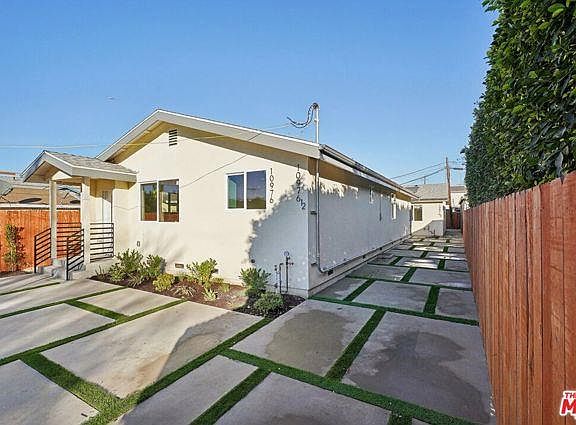 Driveway View with front unit