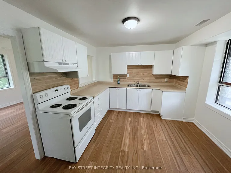 320 Miami Dr #1 — Photo 2