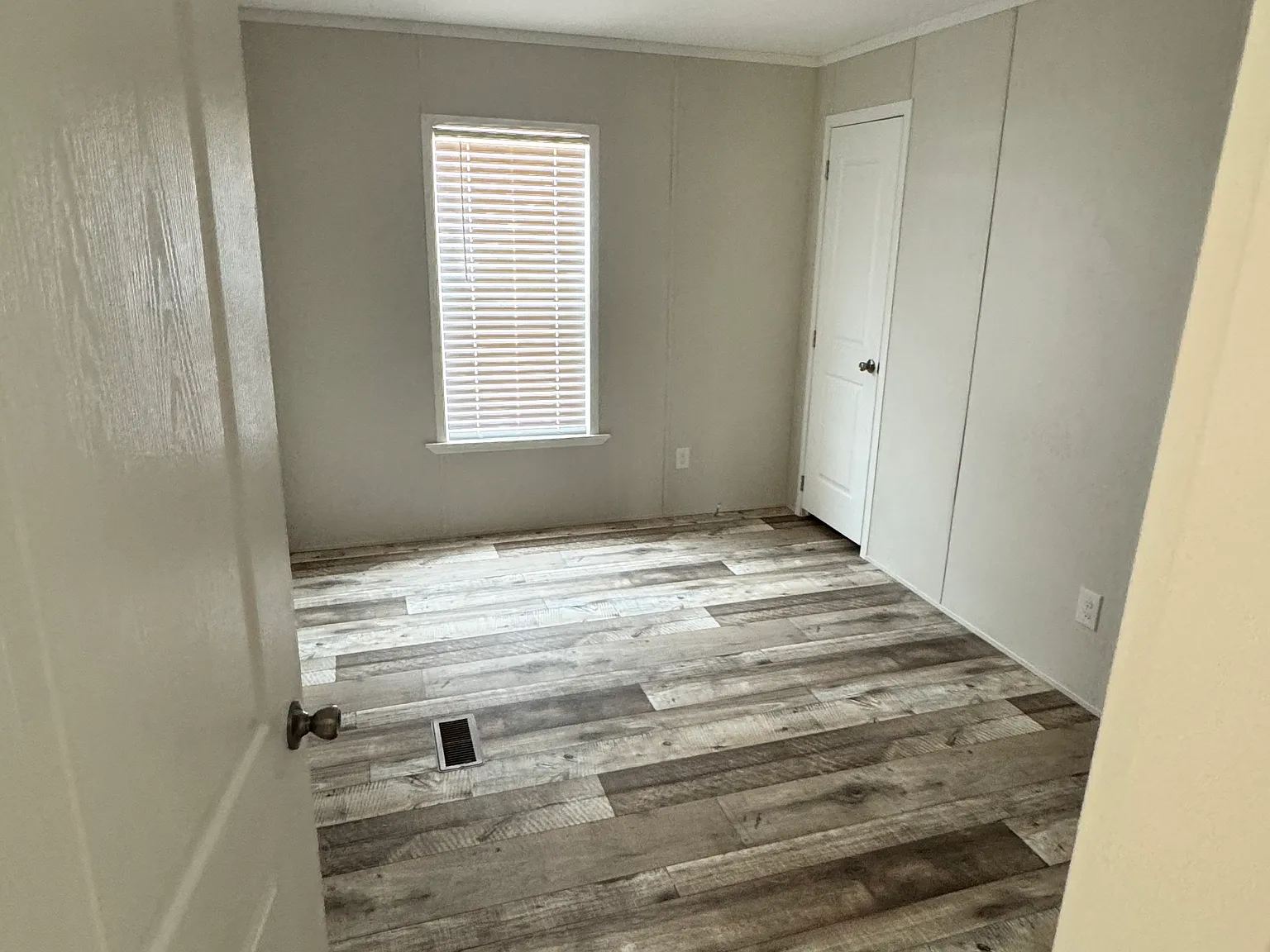 3 bed, $2,000 — Photo 4