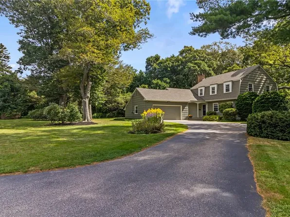 29 Oakwoods Dr, South Kingstown, RI 02879