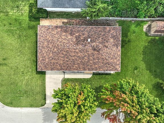 4th image of 26 Maple Ct