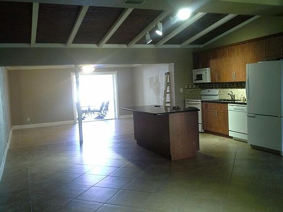 5th image of 1280 SW 29th Ter