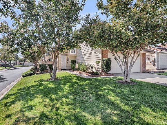 4th image of 1105 W Victoria St