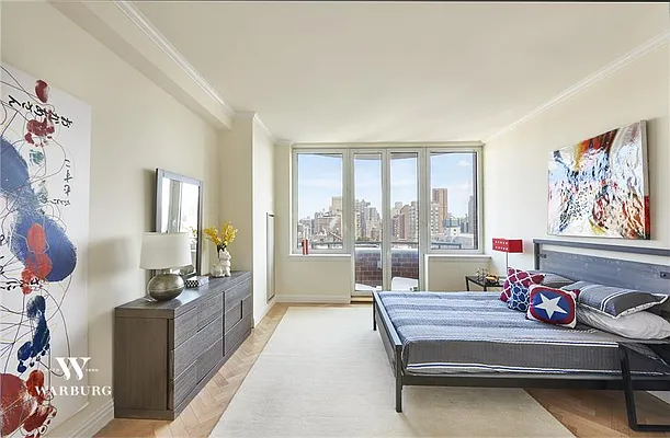 Sold by Warburg | media 32