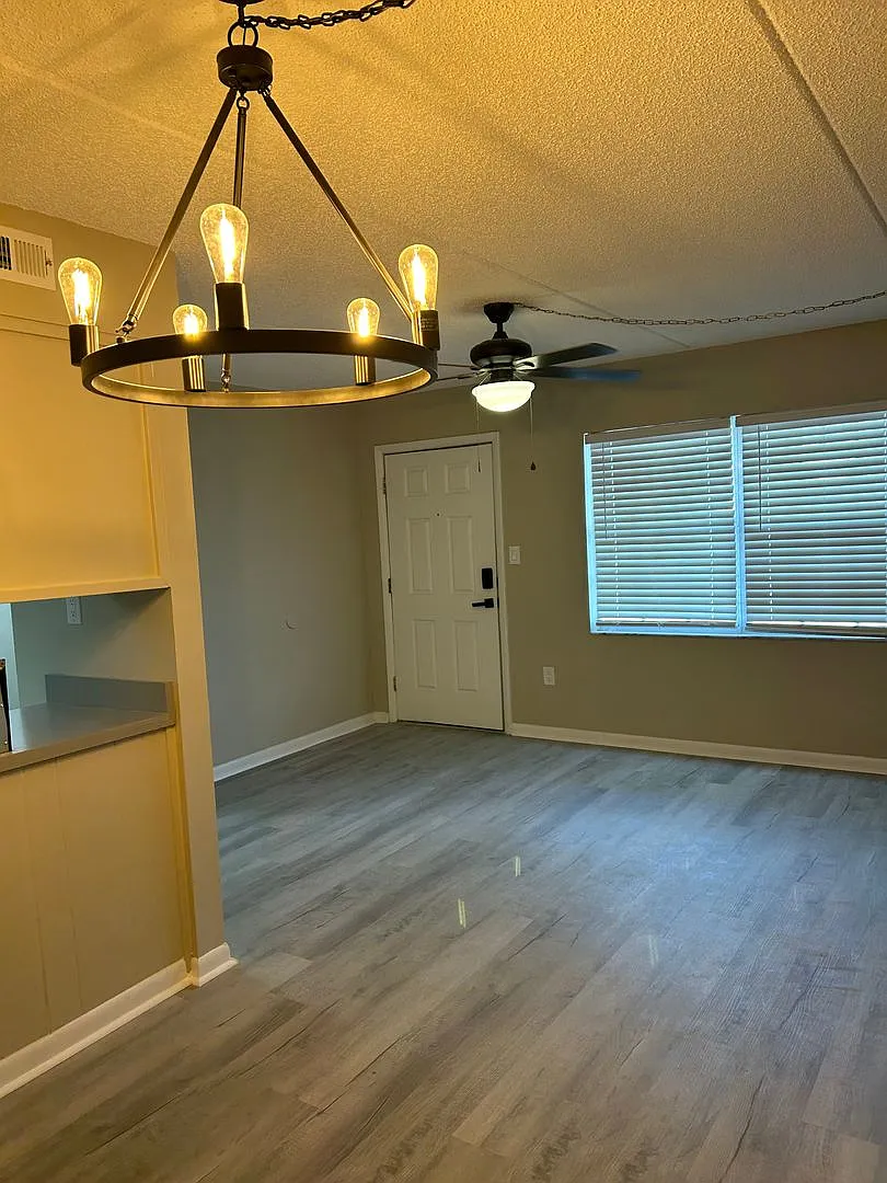 1 BR/1 BA apartment in historic downtown Eustis--Laundry w/ W/D Hookups — Photo 4