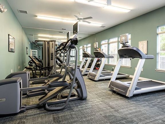 4th image of 101 Carden Place Dr #121F