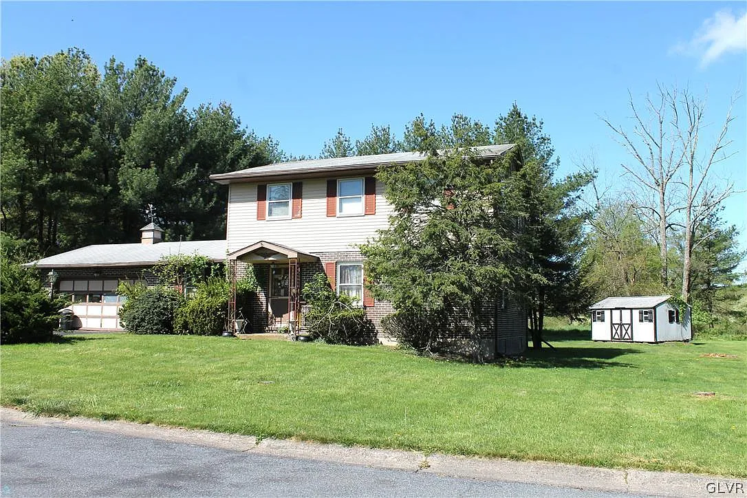 108 Hillside Dr photo 1