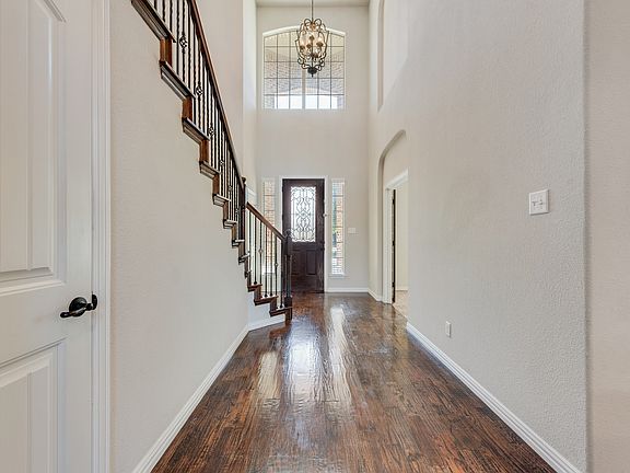 5th image of 417 Sagebrush Ln