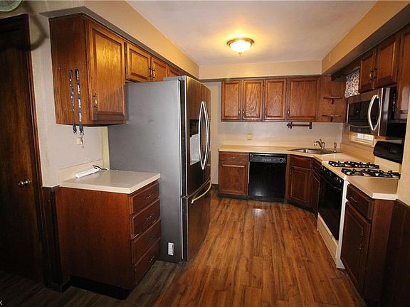 3rd image of 4561 Waseka Ln