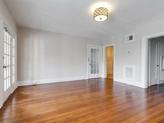 3rd image of 3400 Grove Ave APT 1