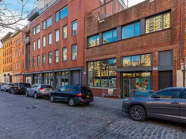 233 Water St, New York, NY 10038