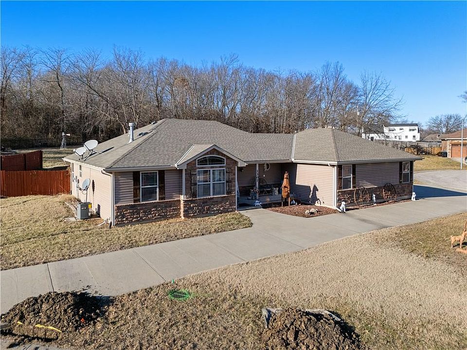 1307 Lawndale Ave, Pleasant Hill, MO 64080 | Zillow