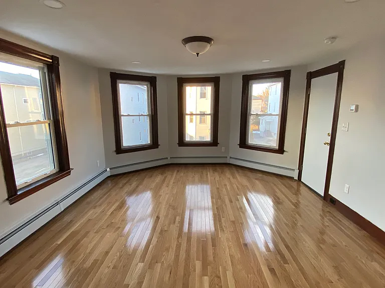 70 Seymour St #2 — Photo 10