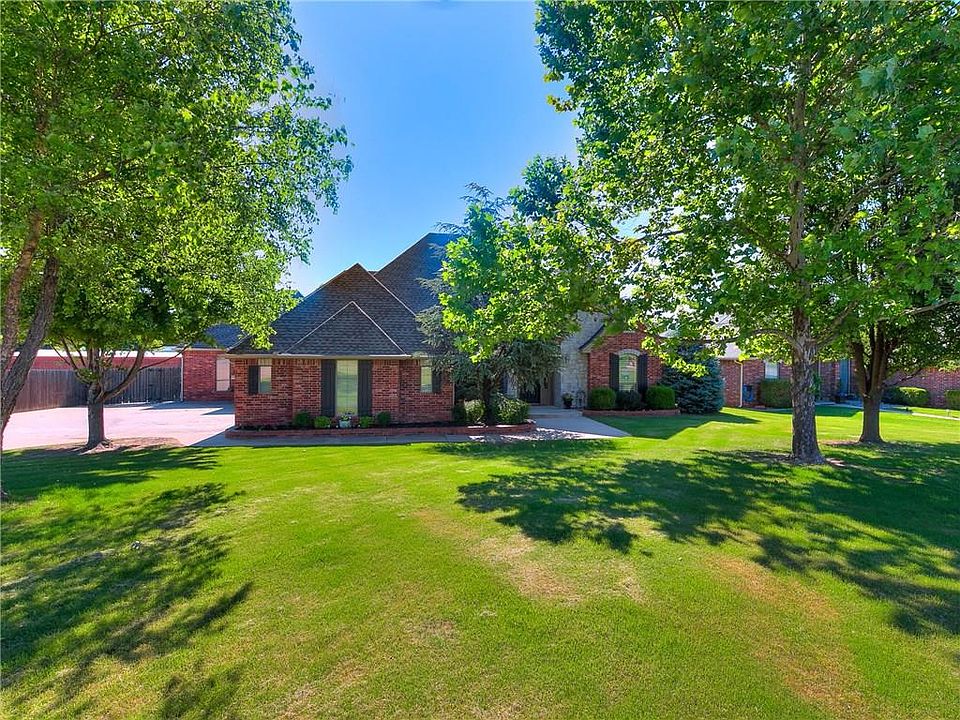 1st image of 308 S Wyndemere Lakes Dr