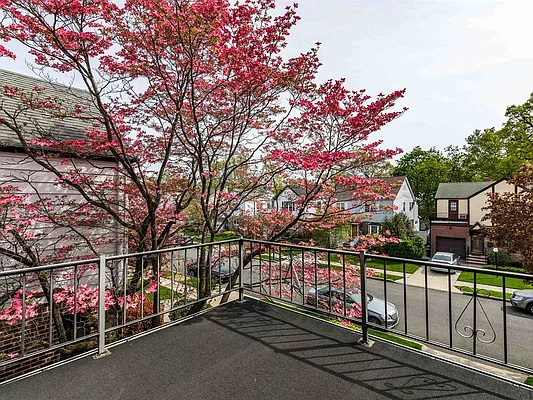 Sold by Keller Williams Realty Landmark | media 17
