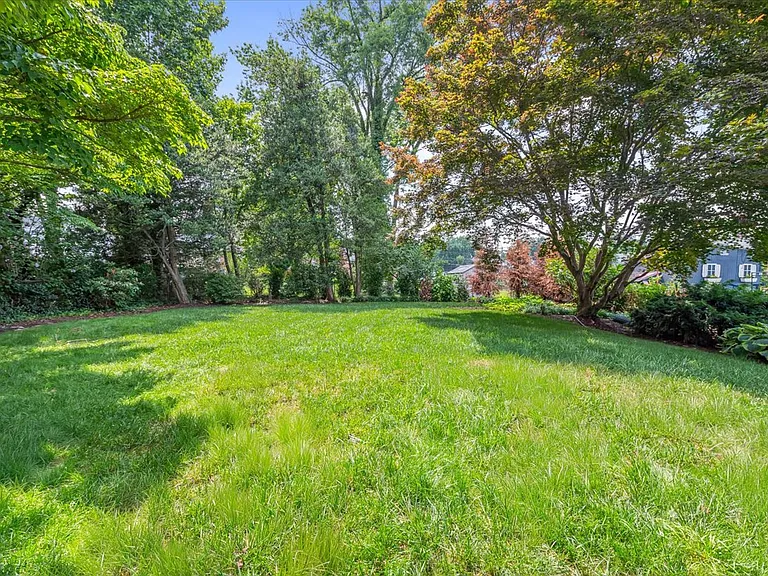 9514 Edgeley Rd — Photo 38