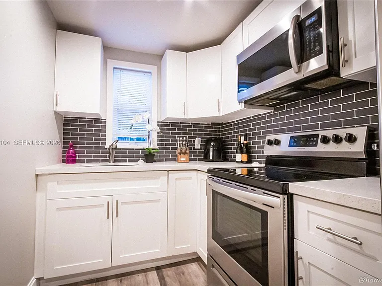 227 SW 30th Ave #A — Photo 4
