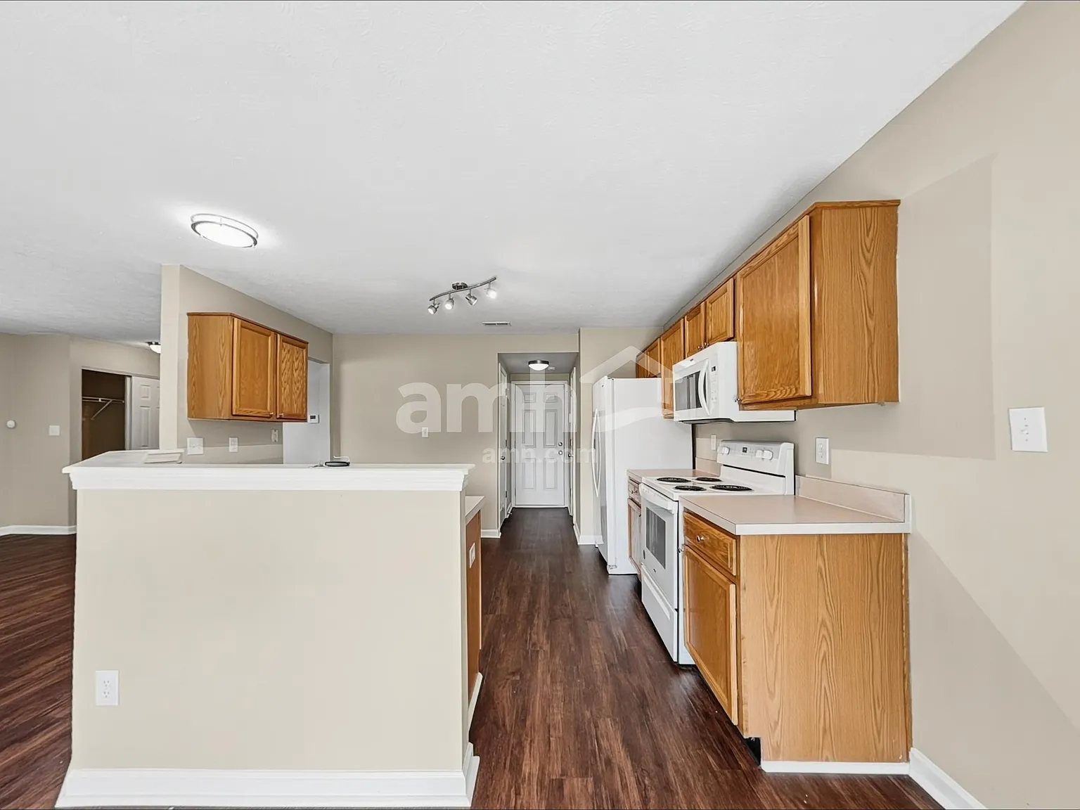 3 bed, 3.0 bath, 1745 sqft, $2,170 — Photo 4