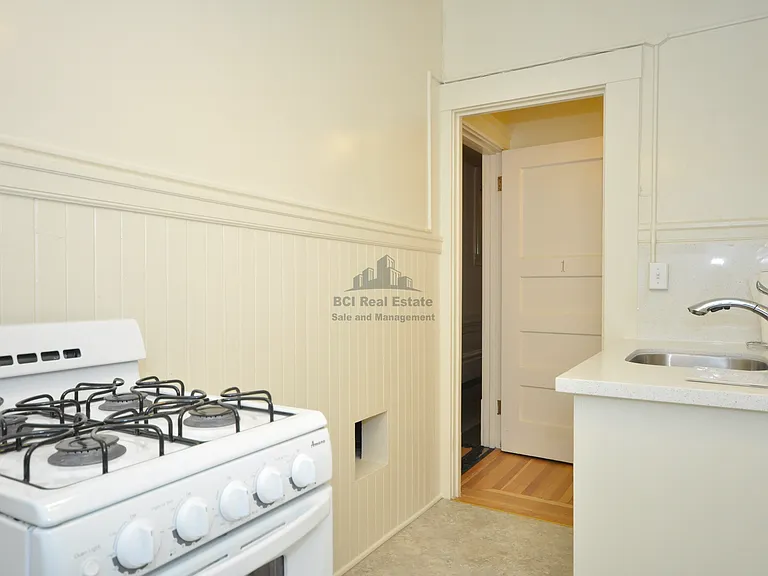 952 Powell St #12 — Photo 5