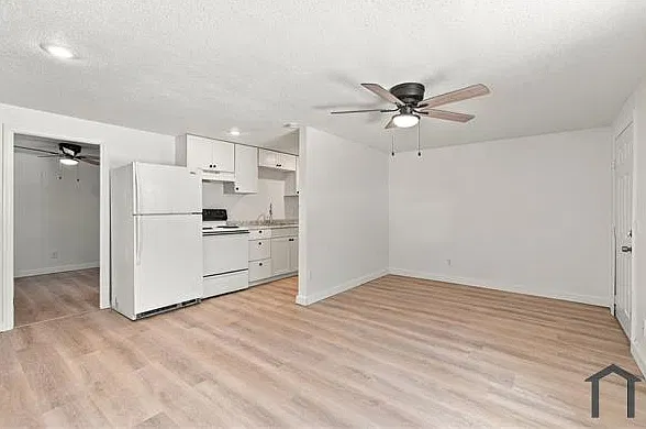 1 bed, 700 sqft, $900 — Photo 2