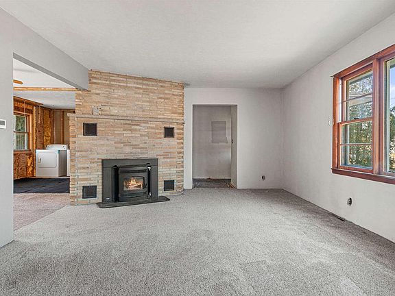 3rd image of 1020 GRIFFITH AVENUE