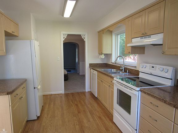 3rd image of 1499 Wellesley Dr
