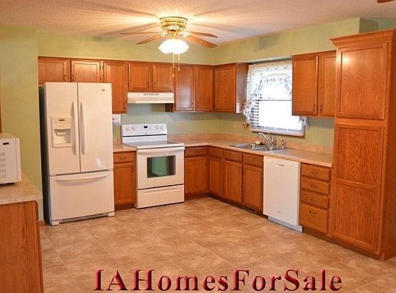 Kitchen/appliances new Jan. 2013, 1 and a half years old. warranty good tell 2017, transferable.