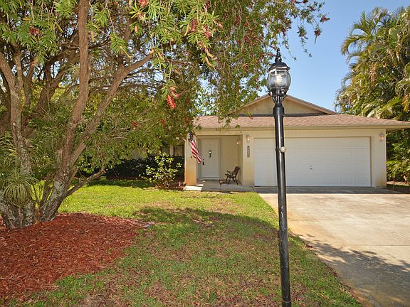 3rd image of 822 SE Cavern Avenue
