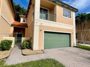 20962 NW 1st Dr, Hialeah, FL 33016