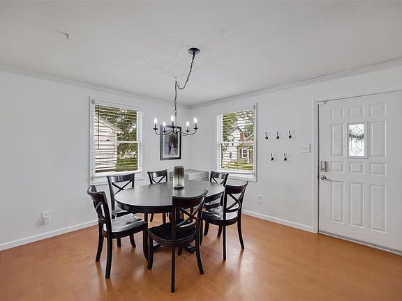 3rd image of 575 Andrews Ave