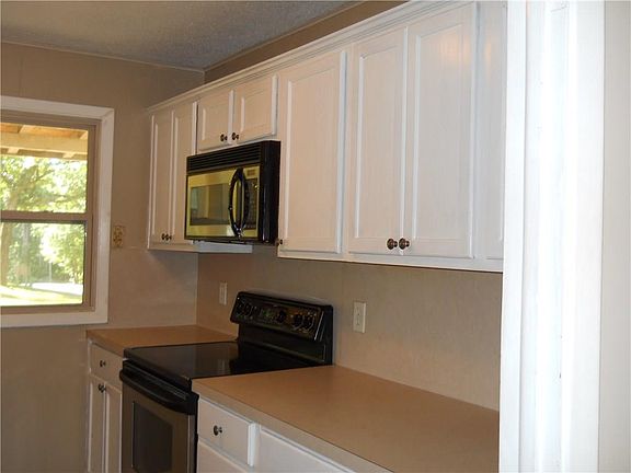 5th image of 2 Britten Cir