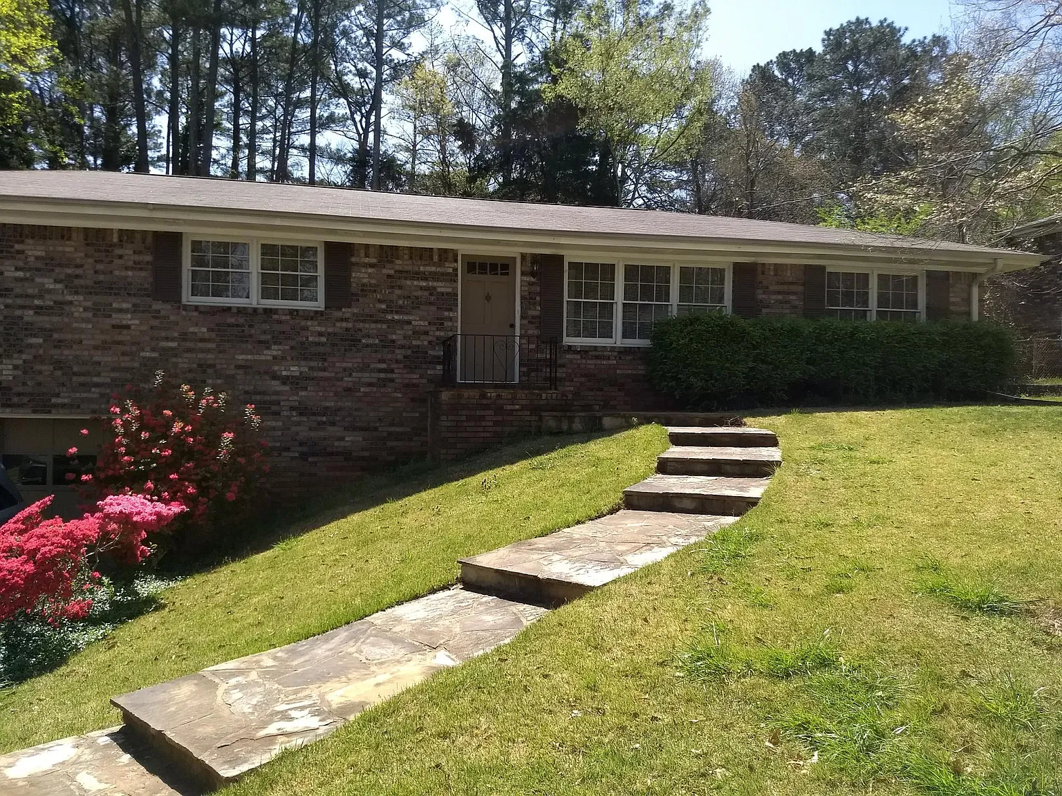 4 bed, 2000 sqft, $2,150 — Photo 2