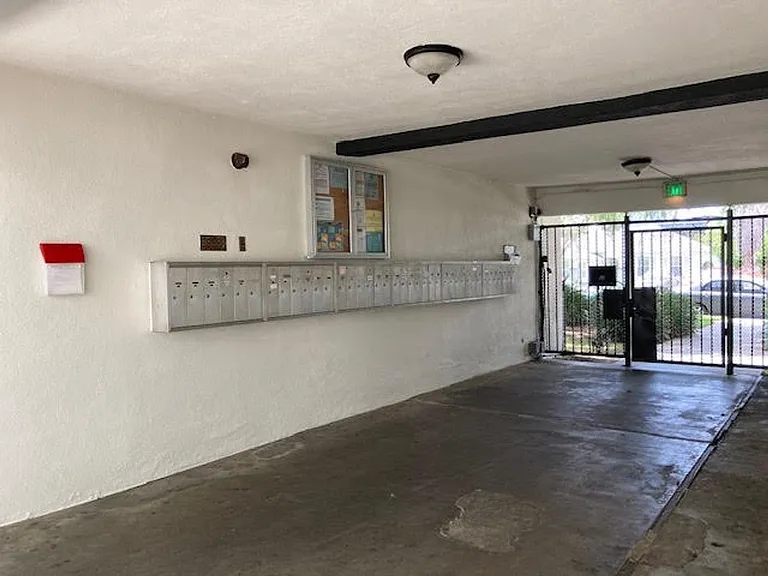 Gilmore Apts.. Beautiful Newly Remodeled Apartments...CALL NOW! — Photo 7