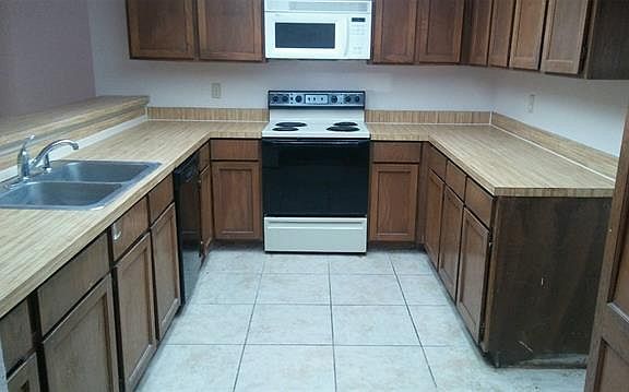 3rd image of 2200 Jackson Cir