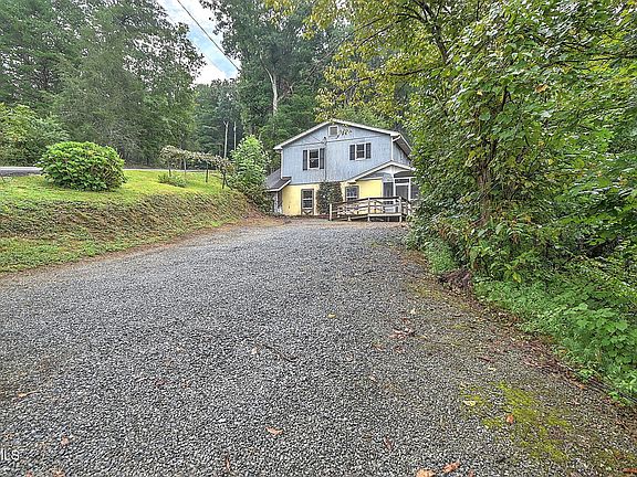 5th image of 444 Woodbine Ln