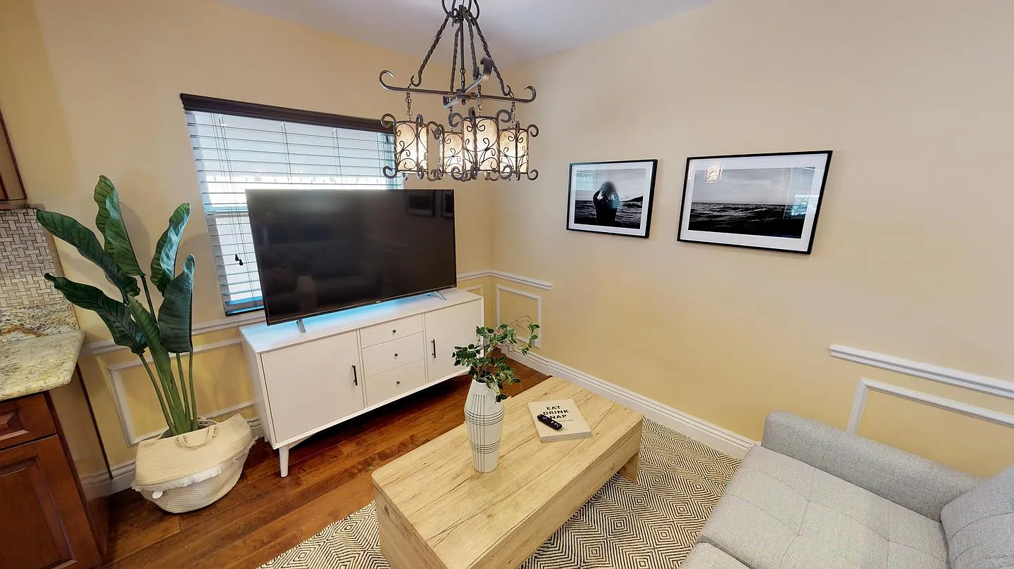 Private Bedroom in Spacious Point Loma Home by Liberty Station - 2070 Rosecrans St — Photo 1