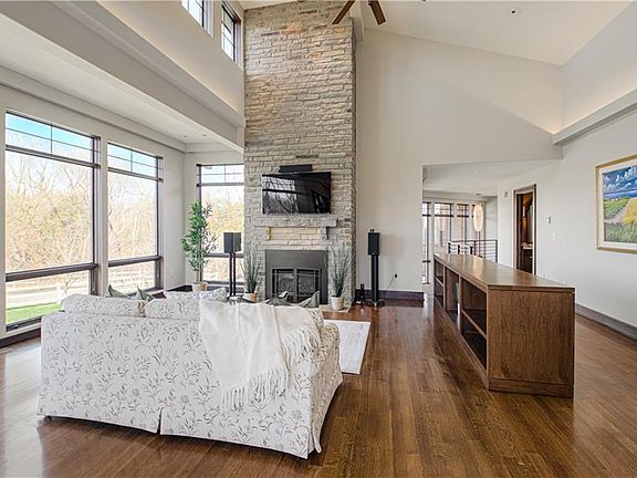 5th image of 5740 Clare Rd