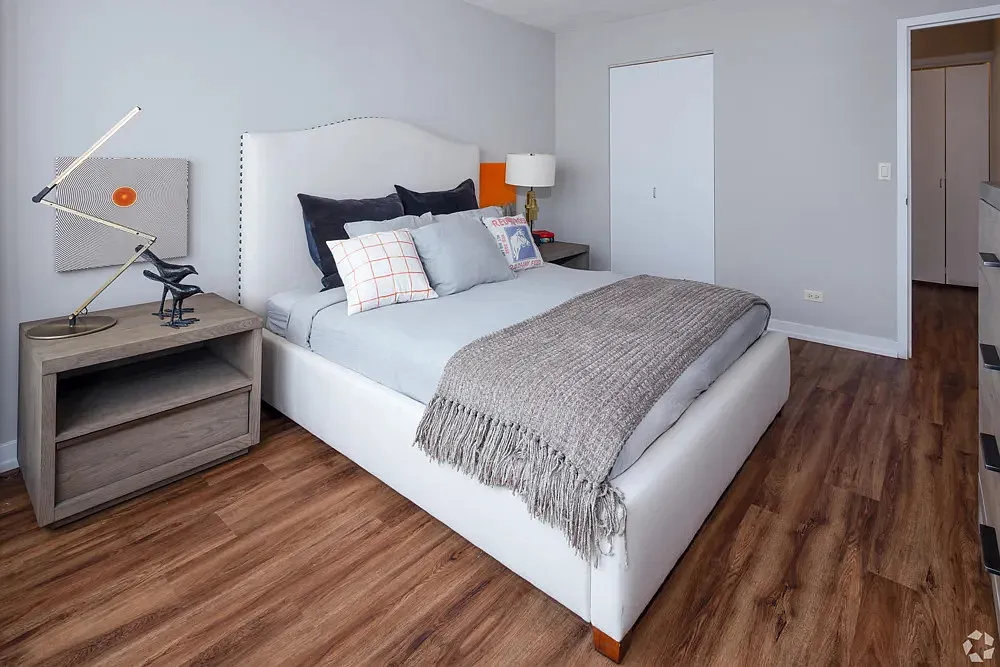 1 bed, 1.0 bath, 692 sqft, $2,241 — Photo 1