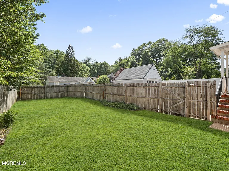 804 Nutswamp Rd #RED — Photo 4