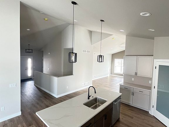 5th image of 495 Foxfield Ct
