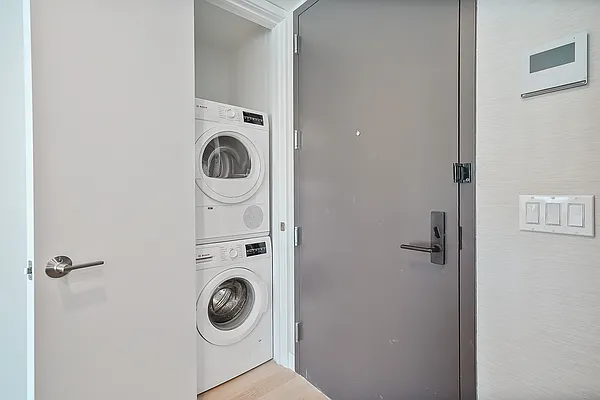 Rented by Chase Global Realty Corp | media 9