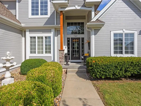 7307 N Tullis Ave, Kansas City, MO 64158