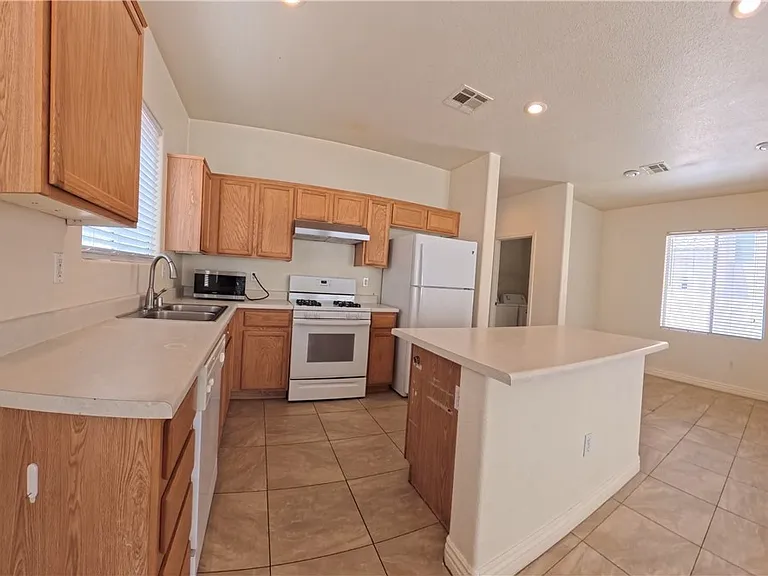 7776 Littondale St — Photo 15