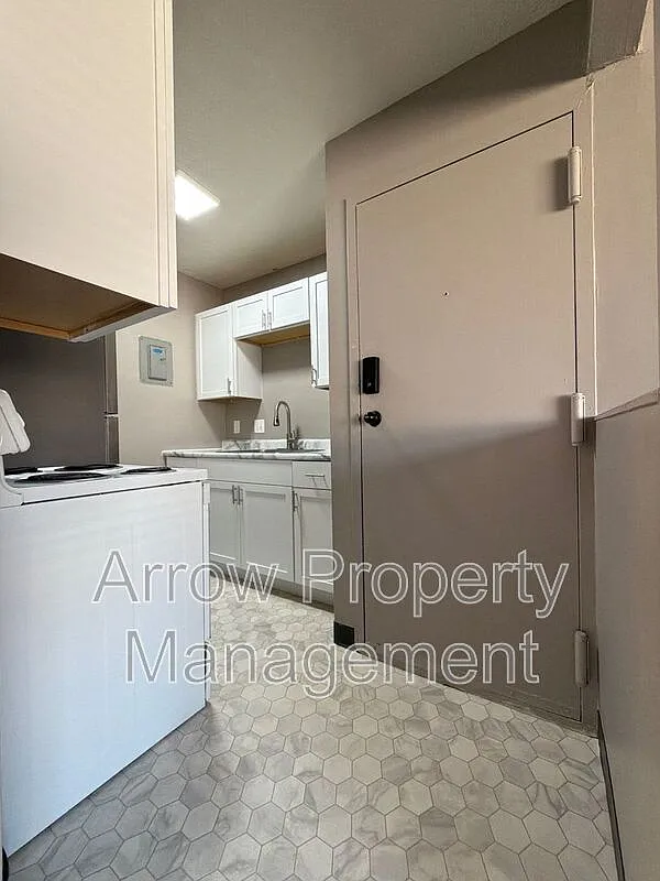 2 bed, 1.0 bath, 710 sqft, $765 — Photo 2