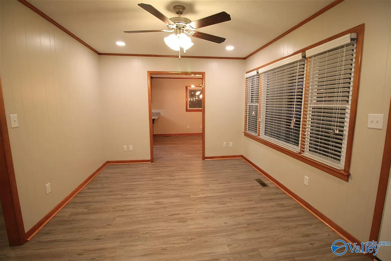 2 bed, 1.0 bath, 984 sqft, $1,100 — Photo 3