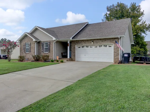 811 Buckhorn Dr, Clarksville, TN 37043