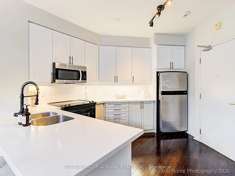 901 Queen St W #208 — Photo 8