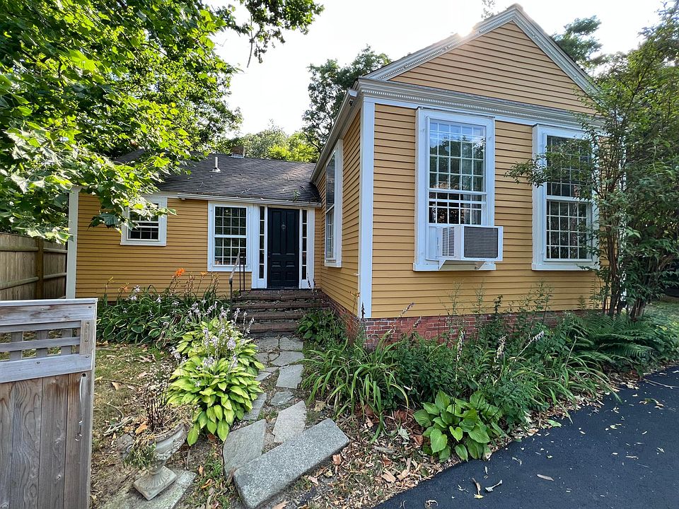 1st image of 940 Tremont St