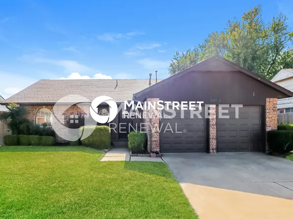 828 SE 9th St, Moore, OK 73160