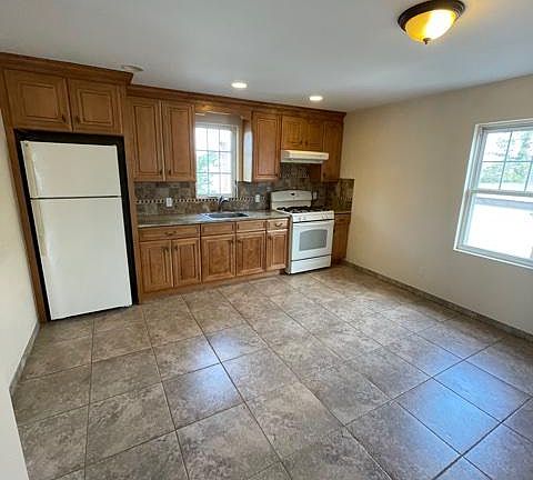 2nd image of 38 East Ave Floor 2